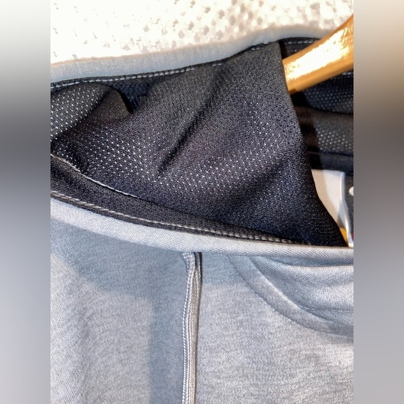 2/40$ Men’s AND1 gray Short Sleeve Hoodie with pouch pocket size medium - Picture 4 of 9